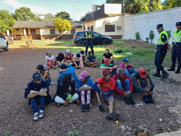 Popular / 19 chespis demorados en incursión poli