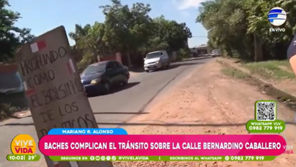 Vecinos reclaman urgente reparación de calle en mal estado