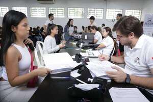 Becas del Gobierno: casi 20.000 jóvenes se postularon para 5.000 cupos habilitados - Nacionales - ABC Color