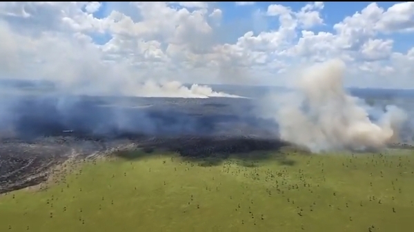 Incendio de gran magnitud avanza sobre extensa zona de Chaco'i y obliga a un operativo aéreo