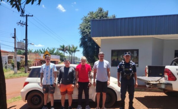 Aprehenden a cuatro personas e incautan chapas hurtadas 