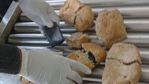 Hombre intentó ingresar celulares ocultos dentro de panes en prisión de Emboscada