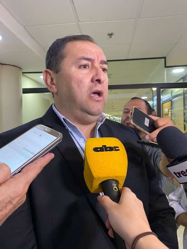 Líder Amarilla planteó ponerle un techo económico a la jubilación - Economía - ABC Color