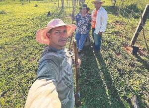 Con pelota al piso y empuñando la asada, el goleador escucha ofertas