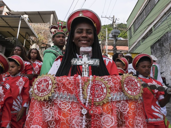 Río celebra la Folia de Reis entre samba y fe africana