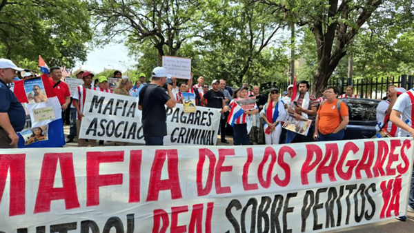 Peña promulga Ley 7614 contra la mafia de los pagarés