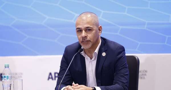 La Nación / Éber Aquino renovó contrato con la APF