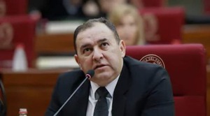 Líder Amarilla propone eliminar la jubilación parlamentaria - Noticiero Paraguay