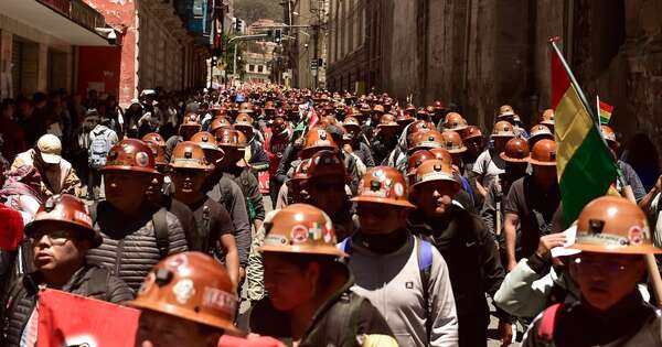 La Nación / Bolivia: bloquean carreteras contra plan económico de Paz