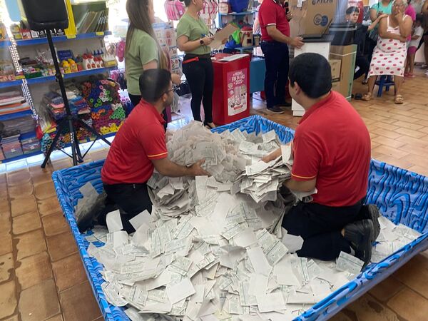 Supermercado Los Hermanitos realizó su tradicional sorteo de Fin de Año