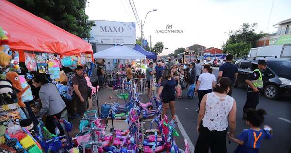 La Nación / Celebran éxito de ventas en zona del Mercado 4 por fiestas de reyes