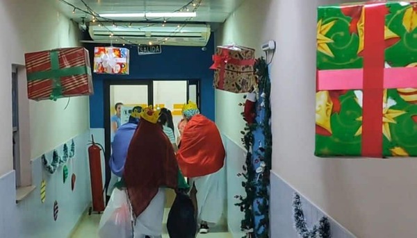 Los Reyes Magos llevaron alegría a los pequeños del Hospital “Niños de Acosta Ñu” - La Tribuna