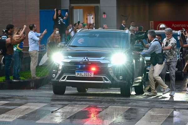 Trasladarán a Bolsonaro a un hospital  - Mundo - ABC Color