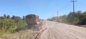 Una de las empresas adjudicadas inicia reparación de camino en Alto Paraguay; la otra sigue ausente - Noticias del Chaco - ABC Color