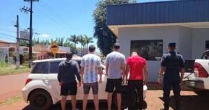 La Nación / Detuvieron a cuatro hombres y la Policía habría abortado un atraco de magnitud