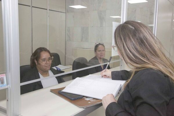 Se recuerdan los requisitos para la obtención de permisos para viajes al exterior