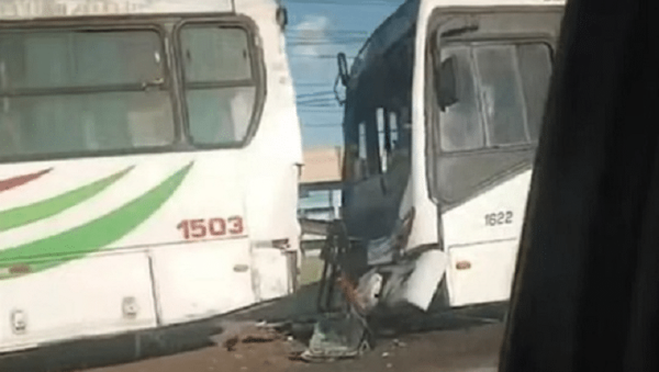 Choque de buses en Loma Pytã dejó 19 pasajeros heridos - Noticiero Paraguay