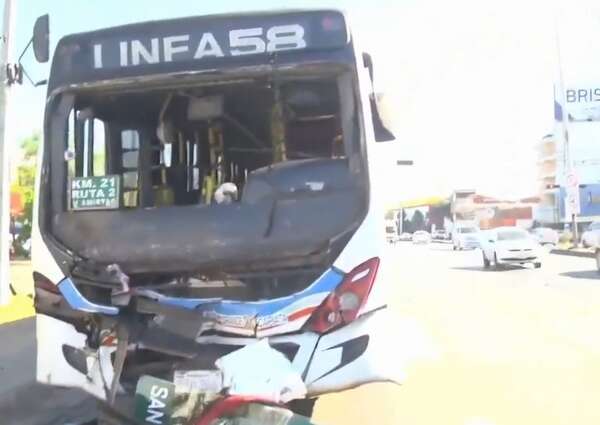 Loma Pytã: choque de colectivos deja 14 heridos - Policiales - ABC Color