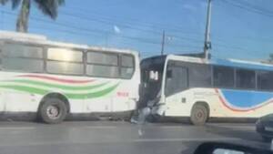 Popular / 19 machucados dejó el choque de dos colectivos