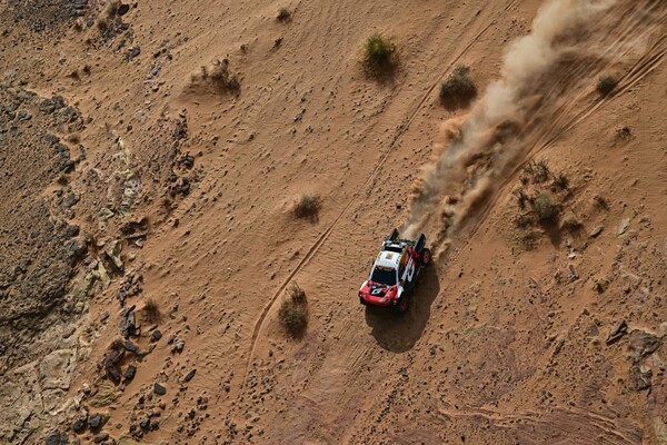 Henk Lategan gana la cuarta etapa del Dakar y se coloca líder