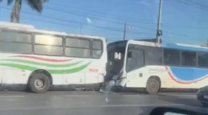 Choque entre dos ómnibus del transporte público dejó más de 15 heridos | Unicanal