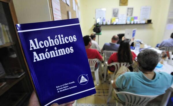 Alcohólicos Anónimos cumple 50 años llevando esperanza frente al alcoholismo