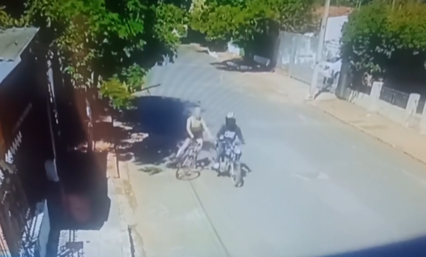 Depravado suelto: manoseó a ciclista y provocó su caída - trece