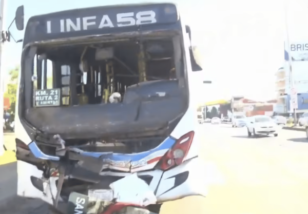 Choque de buses en Loma Pytã deja 19 personas heridas