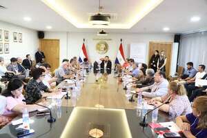 Reforma de la Caja Fiscal: legisladores escuchan a docentes y cuestionan falta de diálogo - Política - ABC Color