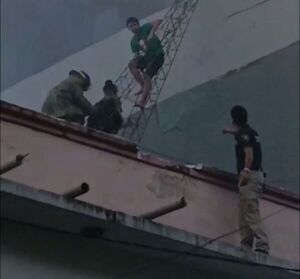 Incendio en pleno centro de Asunción obliga a rescate de personas y despliegue de bomberos