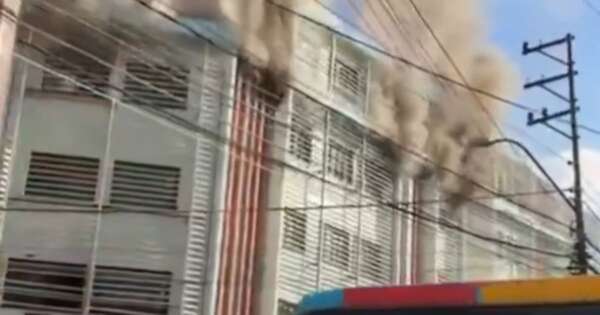 La Nación / Reportan incendio en el cuarto piso de un edificio de Asunción