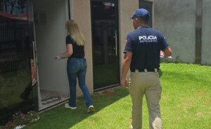 Allanamientos en busca de locutar denunciado por abuso 