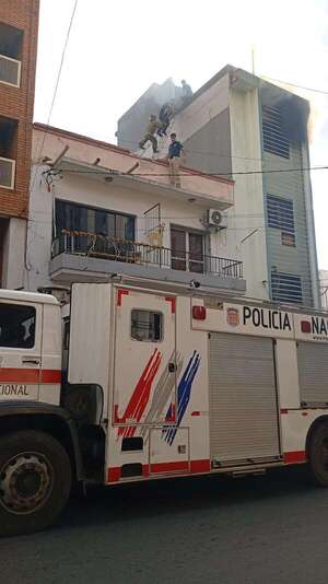 AUDIO: Incendio en un edificio del microcentro de Asunción - Ancho Perfil - ABC Color