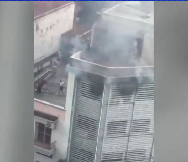 Popular / Pánico generó incendio en edificio de Asunción