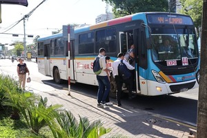 Santiago Peña promulga la Ley de Reforma del Transporte