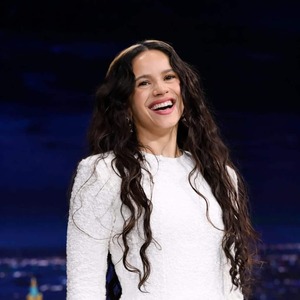 Raíces fantasma: La tendencia de color que domina el 2026