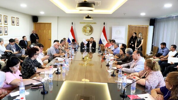 Docentes ratifican rechazo a reforma de Caja Fiscal y preparan otro plan