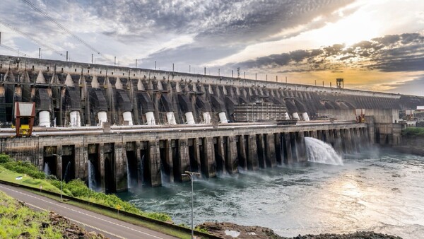 Itaipú invertirá USD 285 millones en Brasil para mantener tarifa