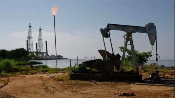 Trump anuncia que Venezuela entregará 50 millones de barriles de petróleo