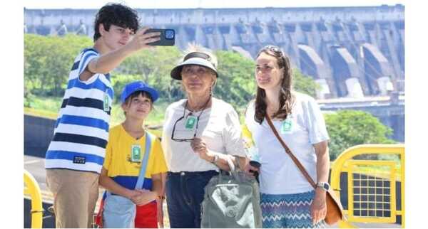 Popular / Itaipú arrasó como lugar turístico: Casi 900 mil personas oho ohecha