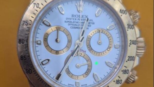 Cuando el chuchi se va al mar: Recuperan Rolex que una paraguaya perdió en Punta del Este