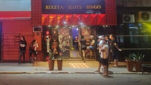 Principio de incendio afecta a un casino céntrico en Ciudad del Este