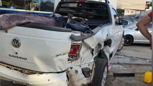 Camión de bomberos quedó sin freno y causó accidente en Asunción