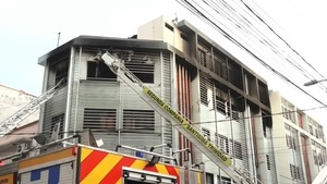 Incendio en edificio del centro de Asunción: rescataron a cuatro personas y movilizaron 60 bomberos