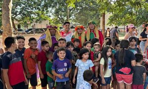Universitarios de la FUO llevan alegría y solidaridad en el Día de Reyes en Coronel Oviedo - OviedoPress