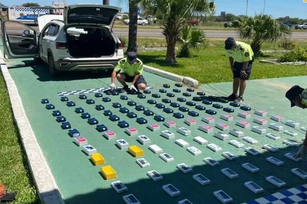 Argentina: caen dos mujeres que venían de Paraguay con 130 celulares de contrabando  - Mundo - ABC Color