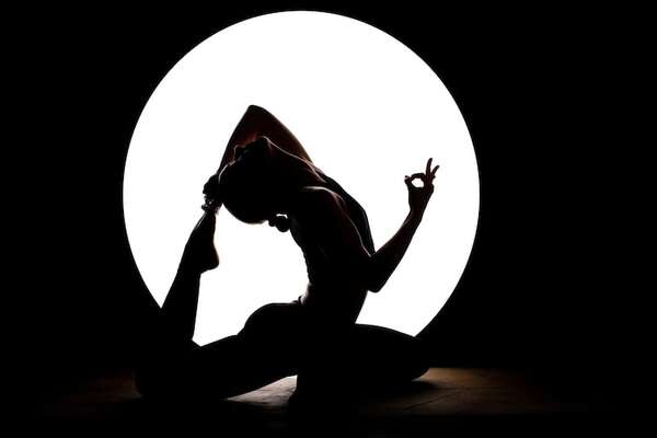 Aprovechá las noches: tres ejercicios de bajo impacto y alta eficacia que son mejores al atardecer - Estilo de vida - ABC Color