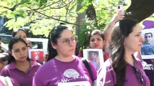 Padres de niños con epilepsia protestan frente al Ministerio de Salud por falta de medicamentos