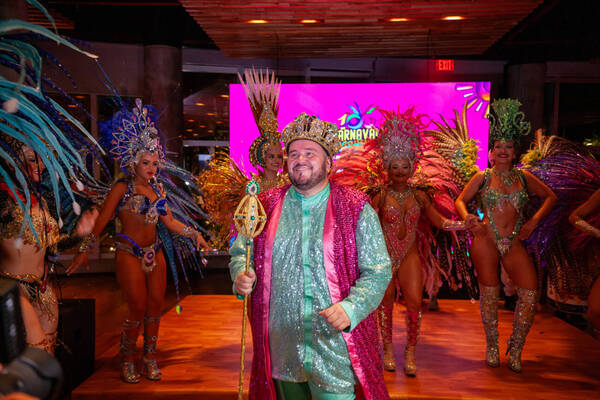 Plumas y lentejuelas, se vino el carnaval desde Encarnación