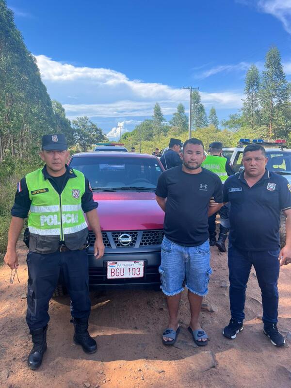Popular / Capturan a milico con lujosa camioneta robada
